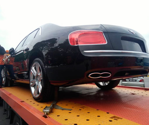 Transportation of New Black Bentley Cars