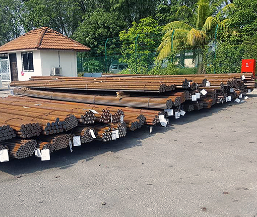 Un-stuffing of containers for Hot Rolled Steel Round Bar