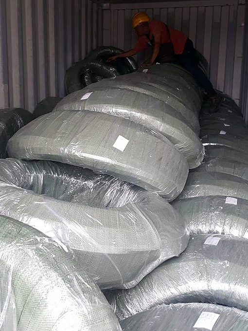 Un-stuffing of containers for Galvanized Steel Coil